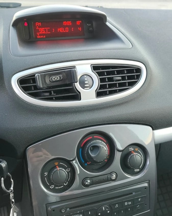 Renault Clio cena 16900 przebieg: 145260, rok produkcji 2011 z Gliwice małe 92